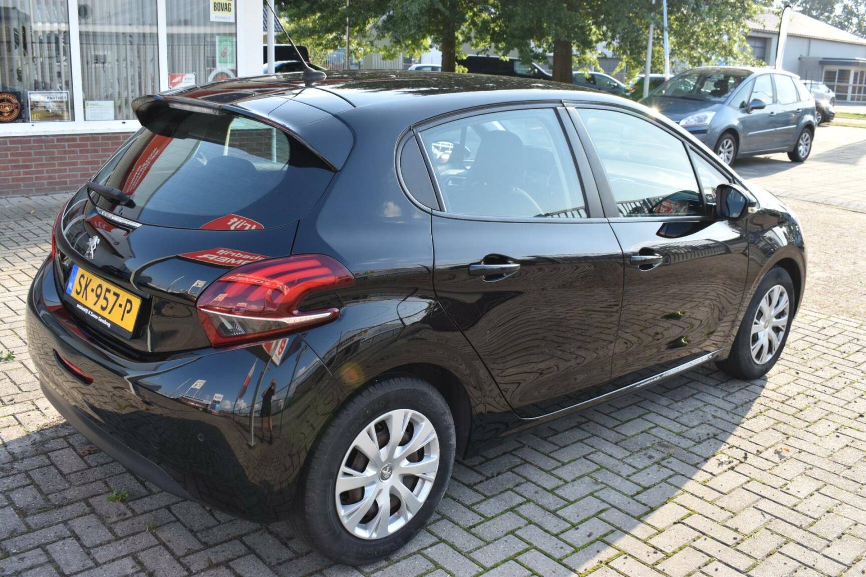 Peugeot-208-3